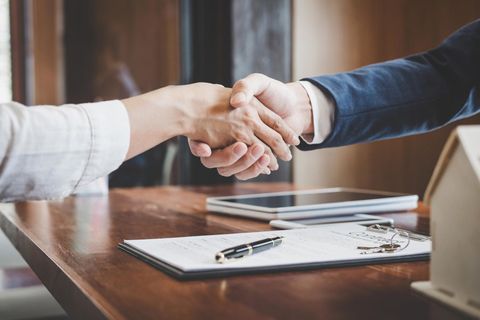 Agent and Businessman Shaking Hands — Mount Sterling, IL —Yingling And Nuessen Agency