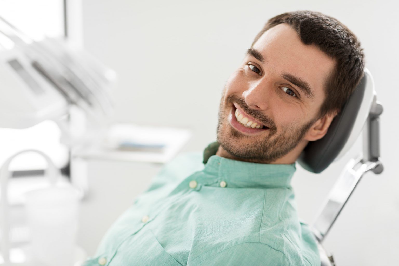 healthy tooth and periodontitis