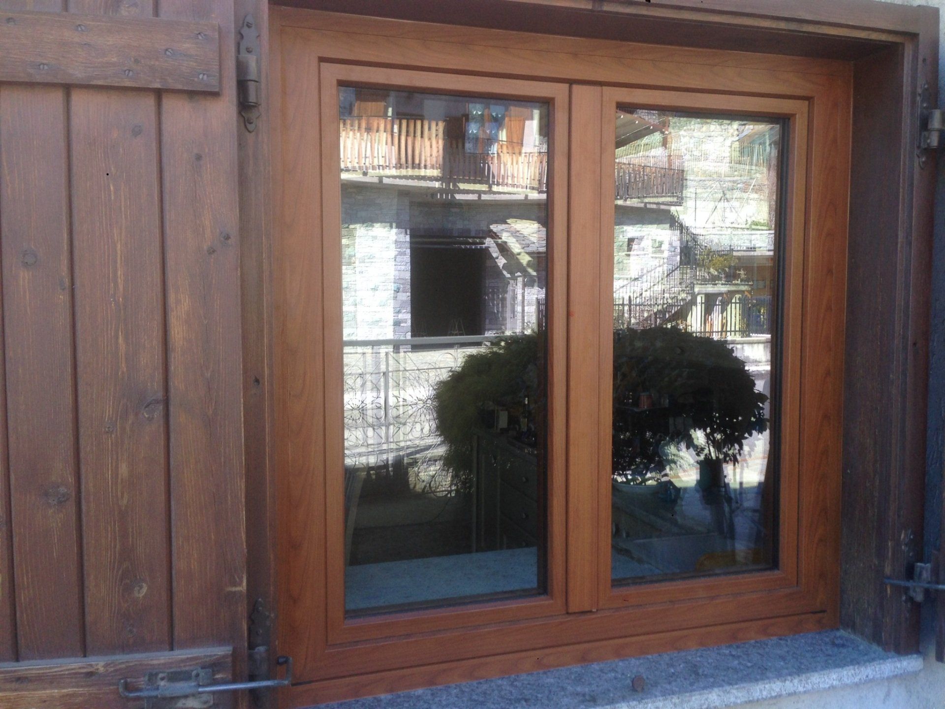 serramenti in legno alluminio colore ciliegio