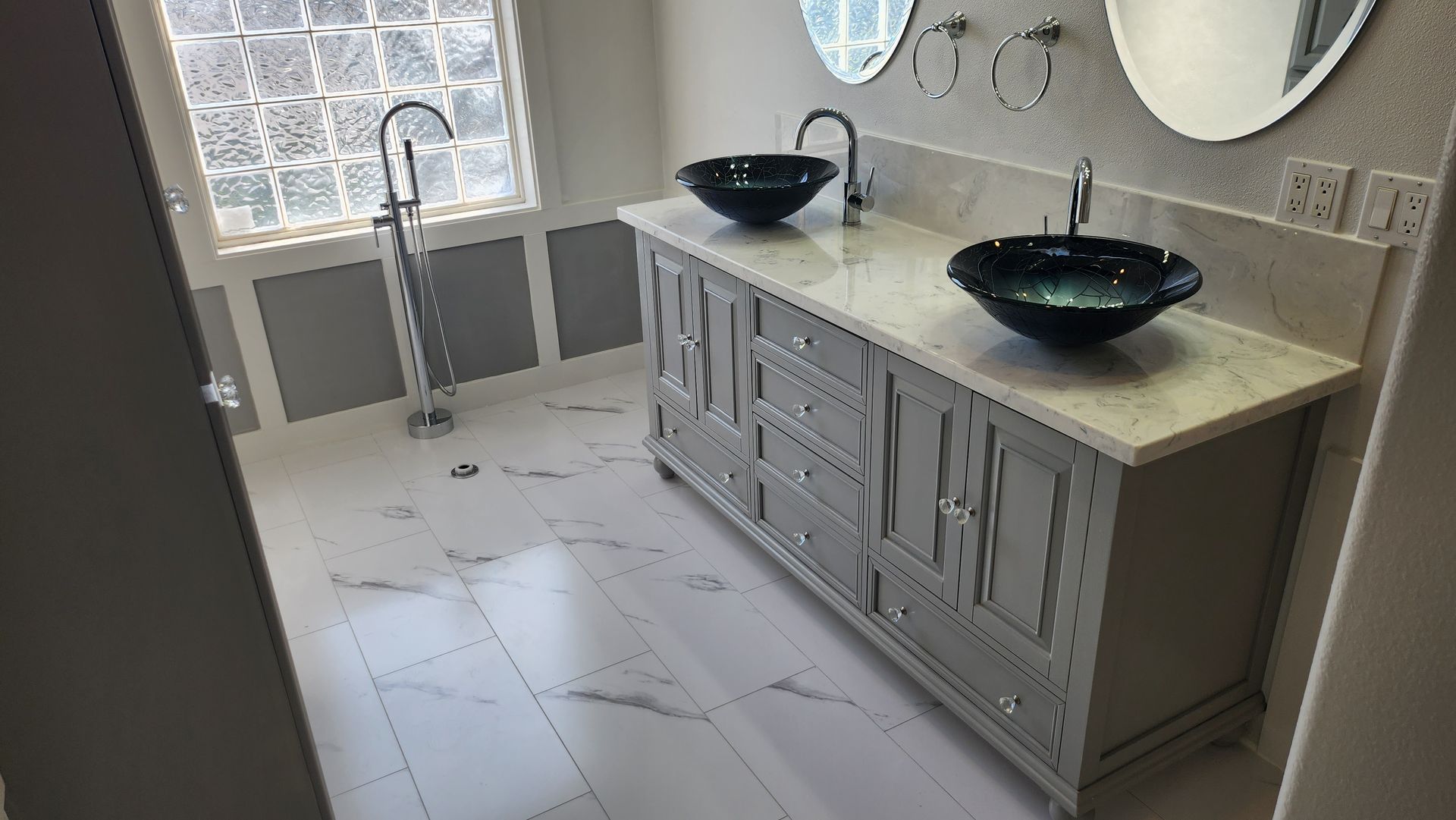 A bathroom with two sinks and a mirror.