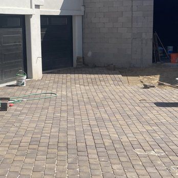 Concrete block retaining wall with stucco finish AZ