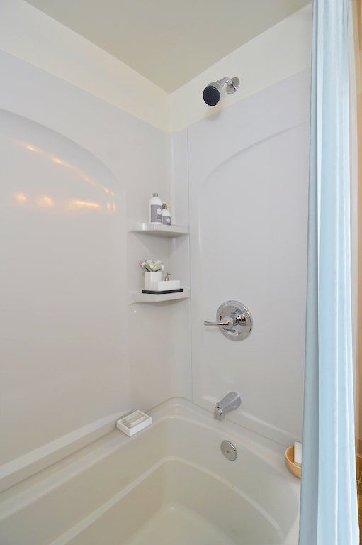 Maria Menguita – Tub_main_bath_Final_copy