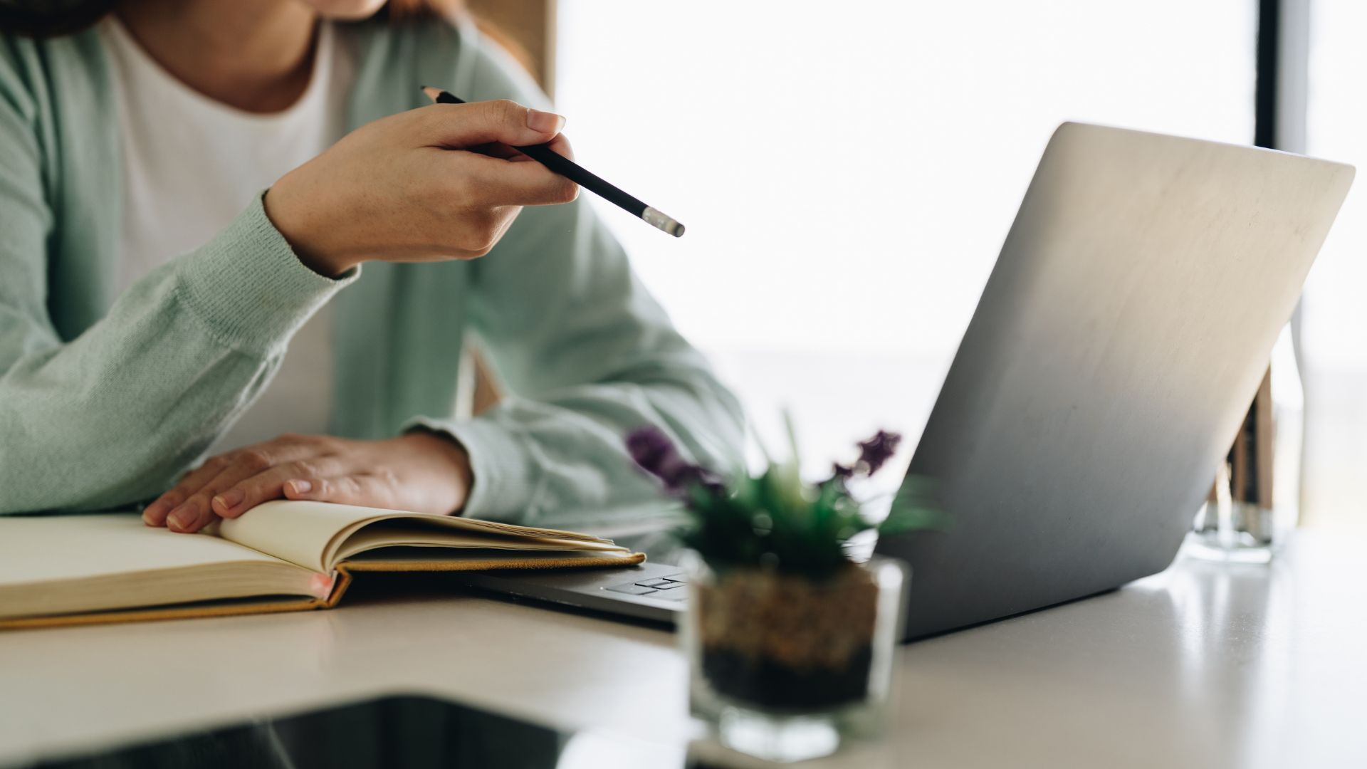 Comparison chart: personal service company vs umbrella company UK