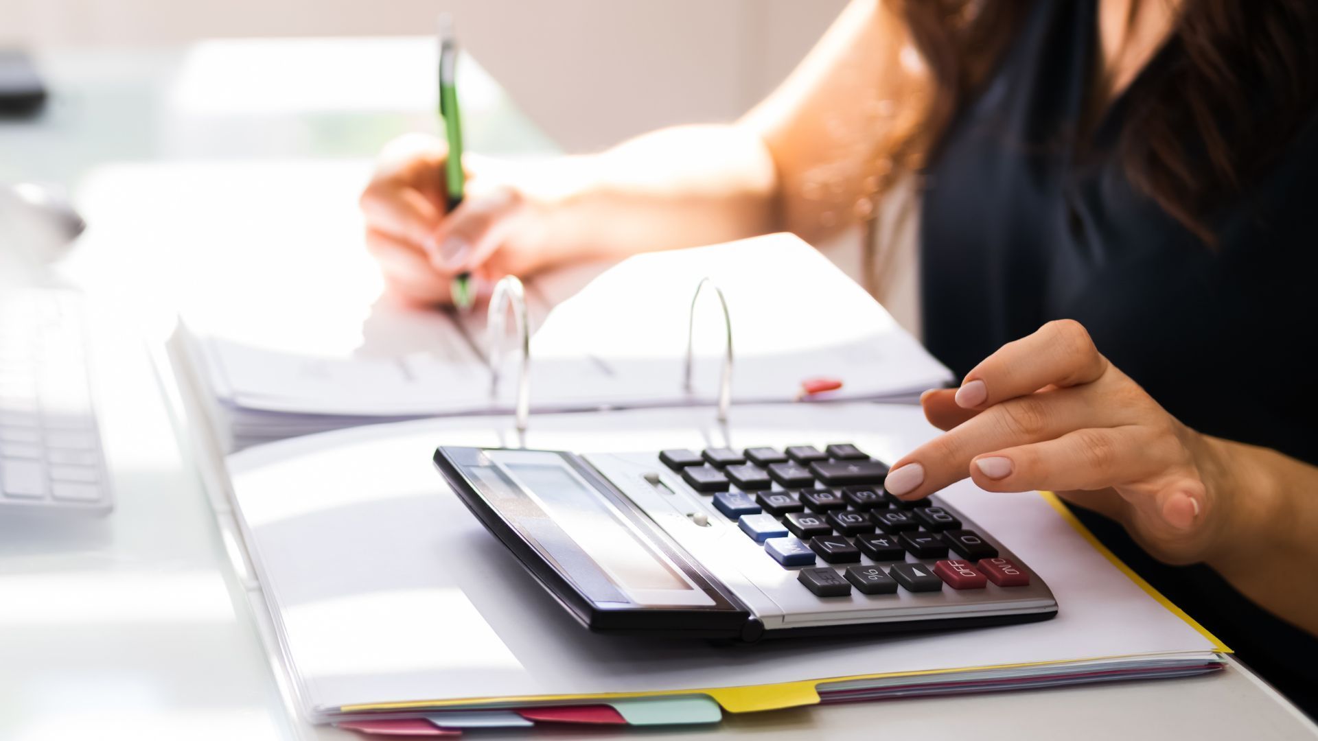 Infographic comparing sole trader vs. limited company tax responsibilities and benefits
