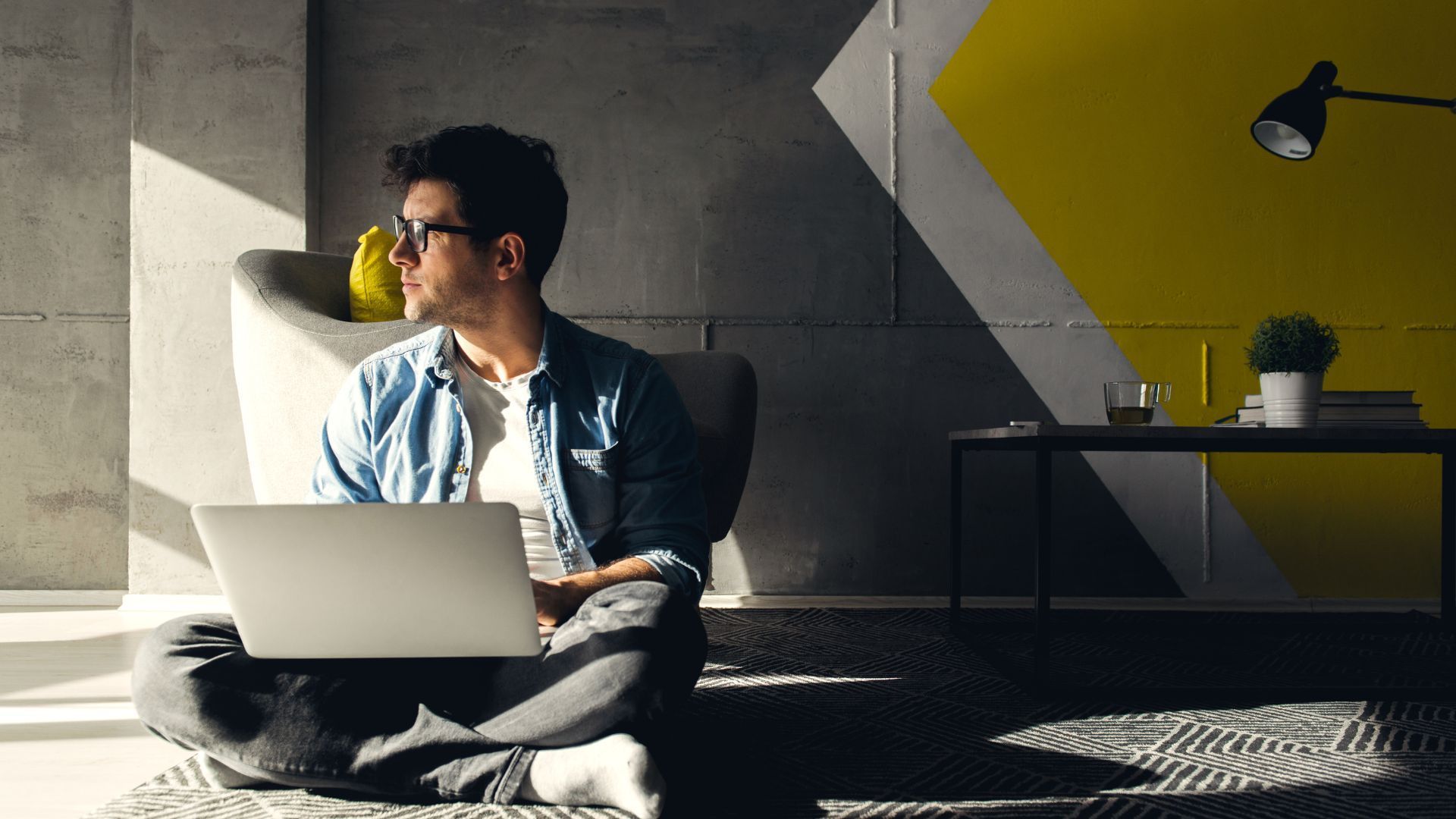 UK freelancer exploring tax-efficient income options
