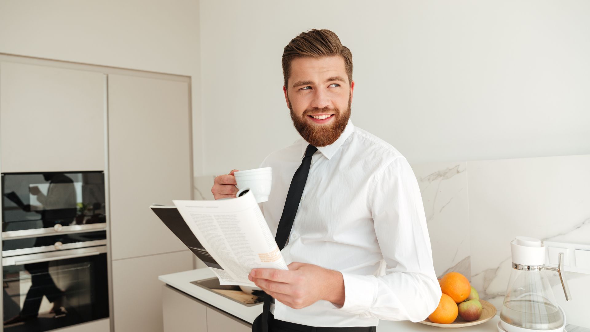 Contractor evaluating umbrella company payslip