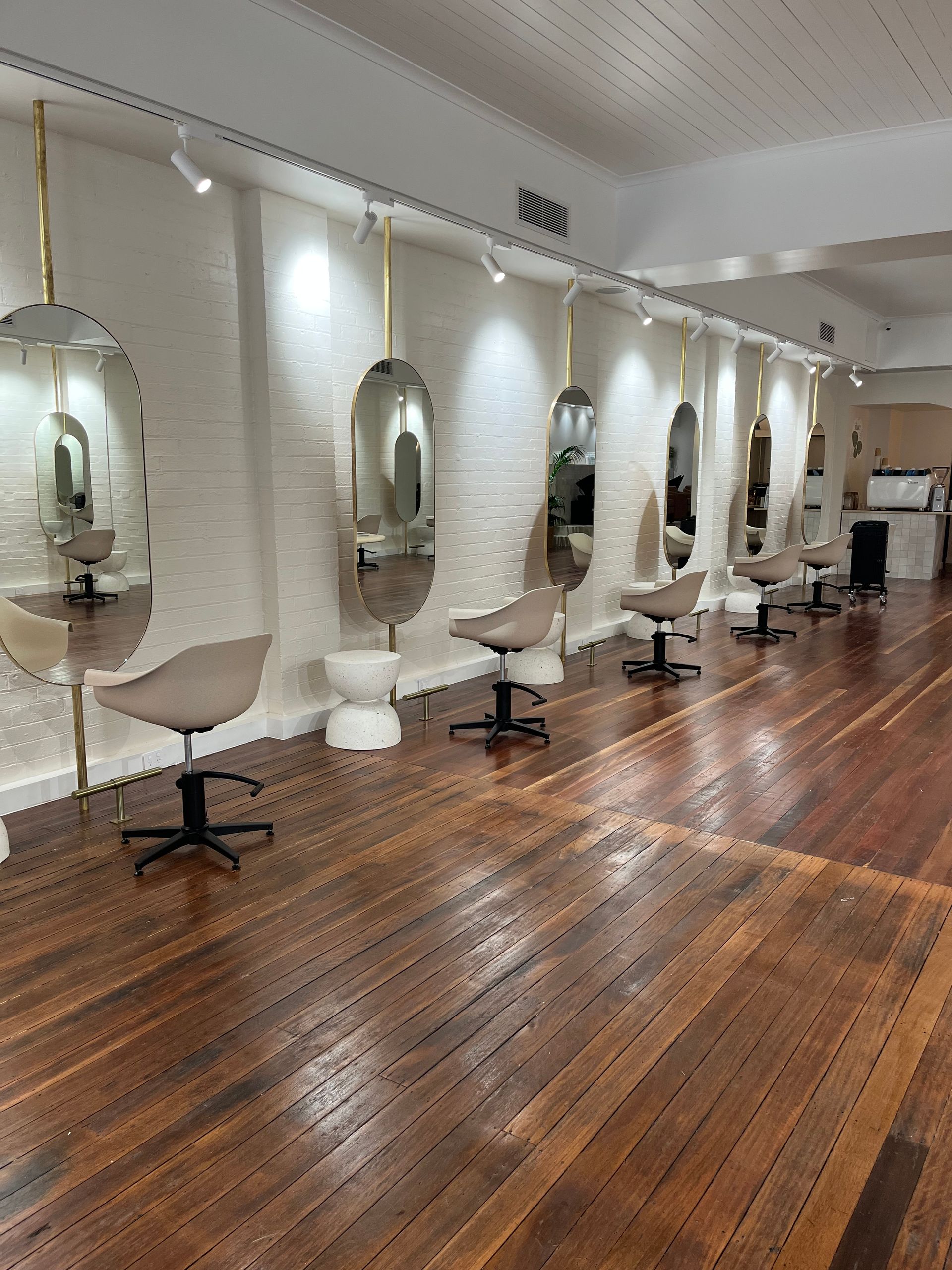 Clean commercial hair salon - Providing Commercial Cleaning in the Darling Downs, QLD