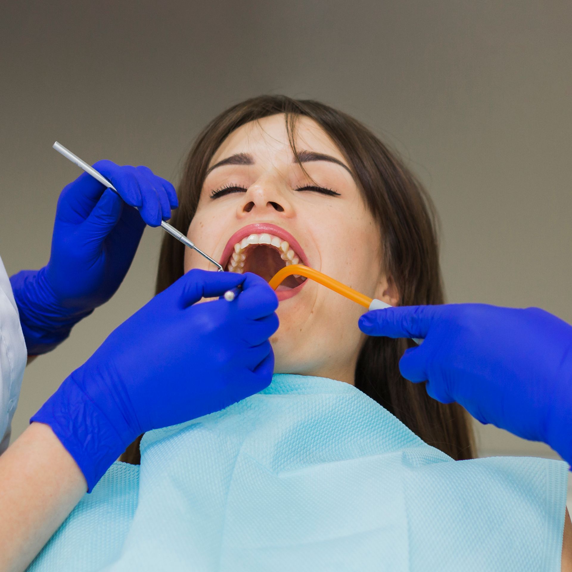 Teeth cleaning dentist
