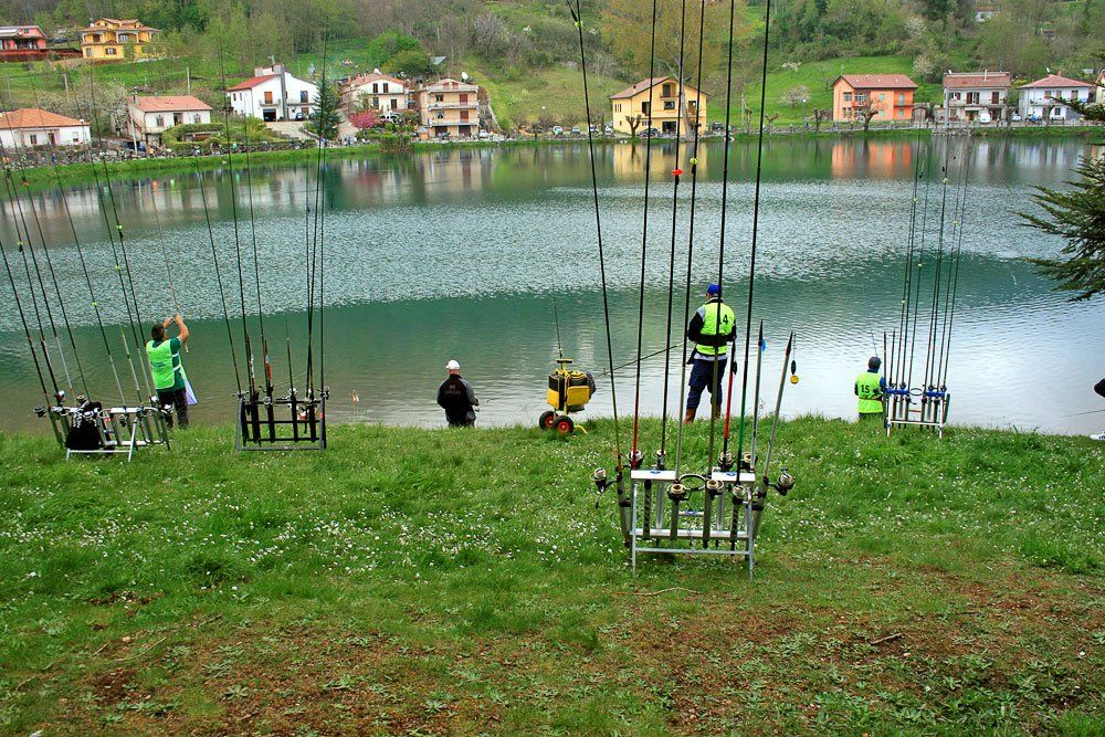 Pesca sul lago