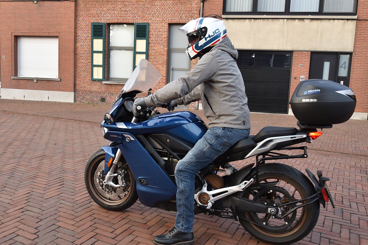 Zero SR/F- Electric Motorbikes