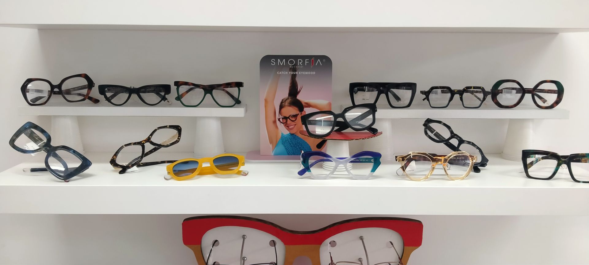 vari modelli di occhiali da vista