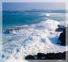 sea crashing on rocks