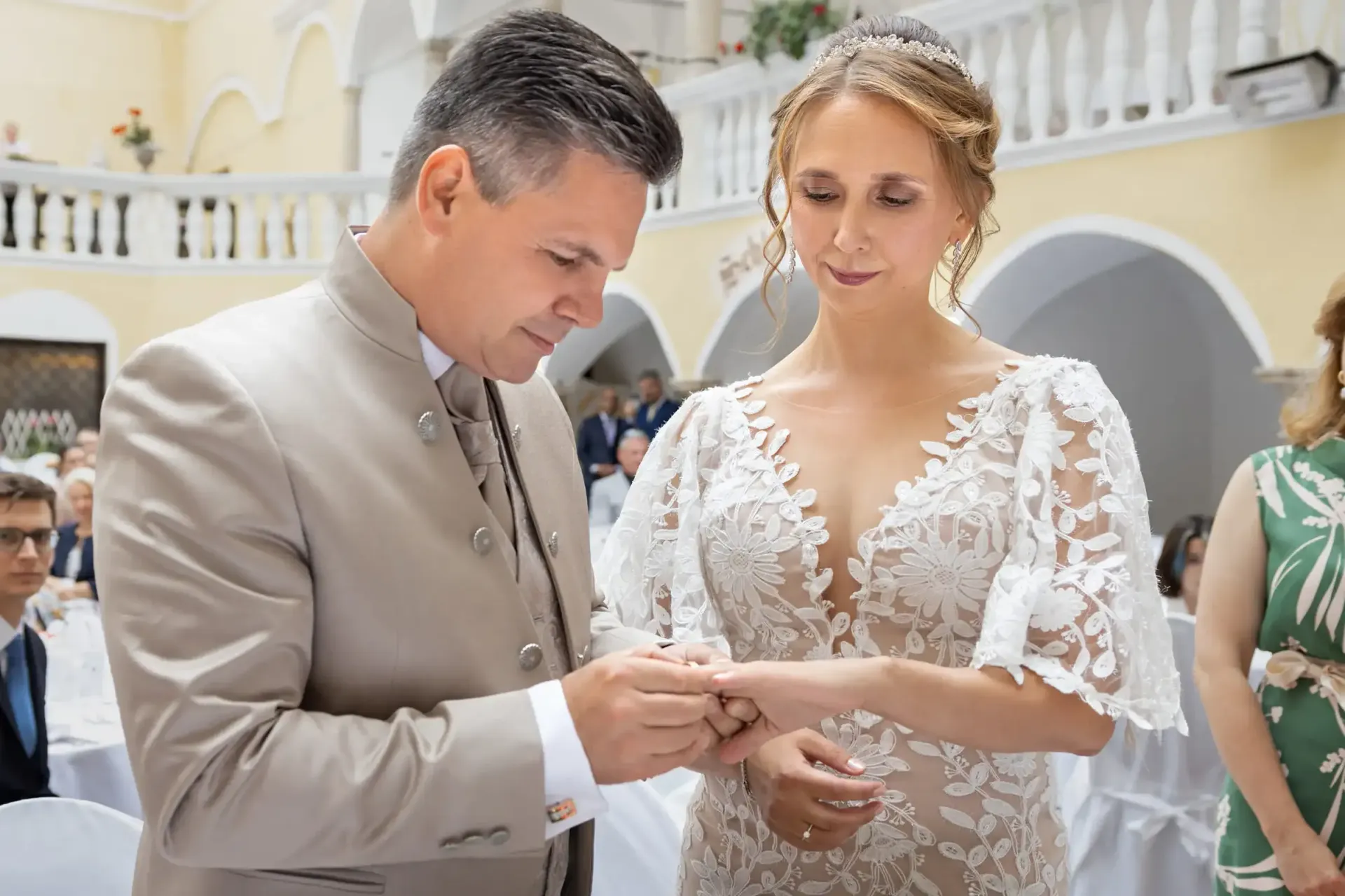 Brautpaar bei der Trauung