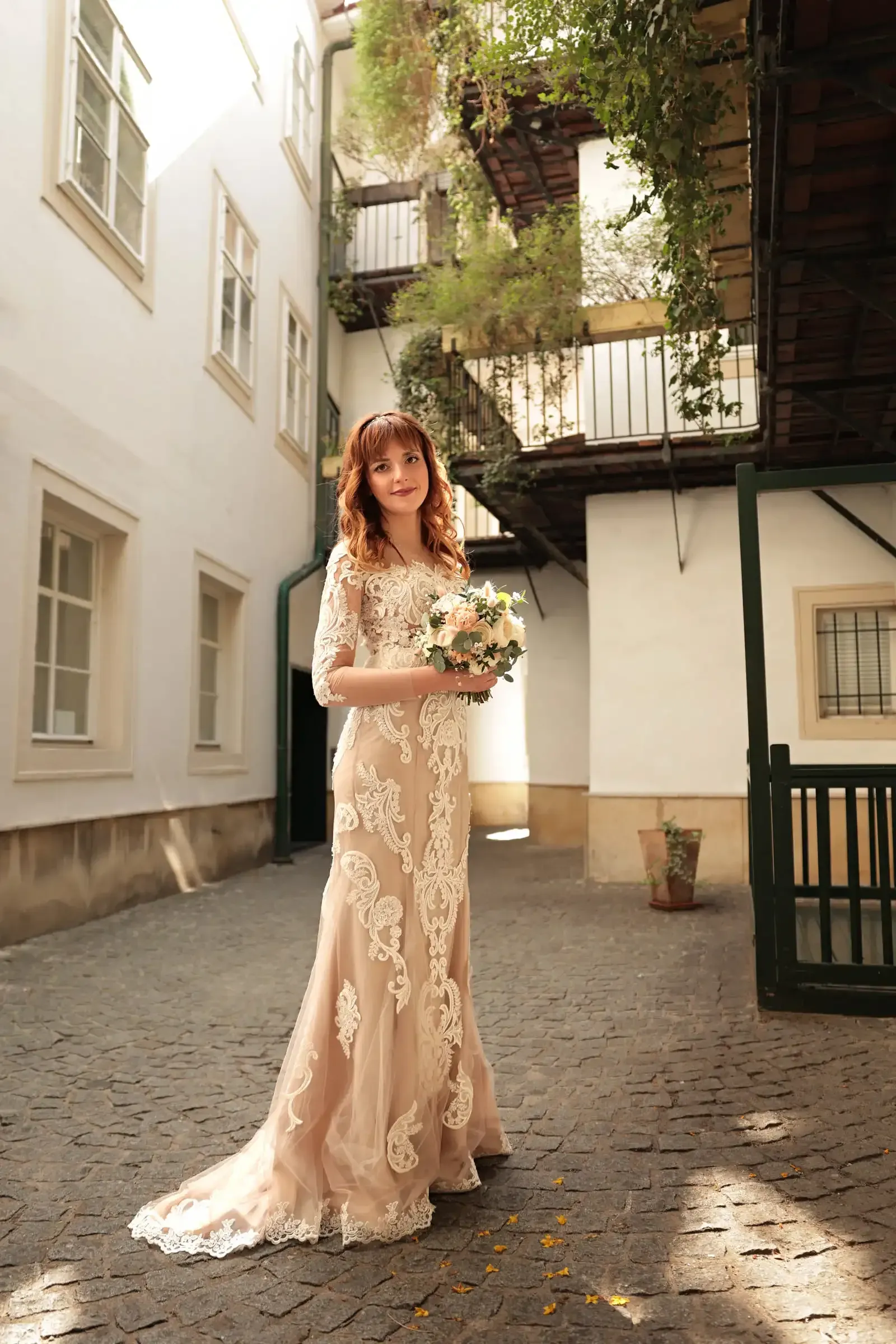 Einzigartige Braut in den Gassen Wiens Hochzeitsreportage