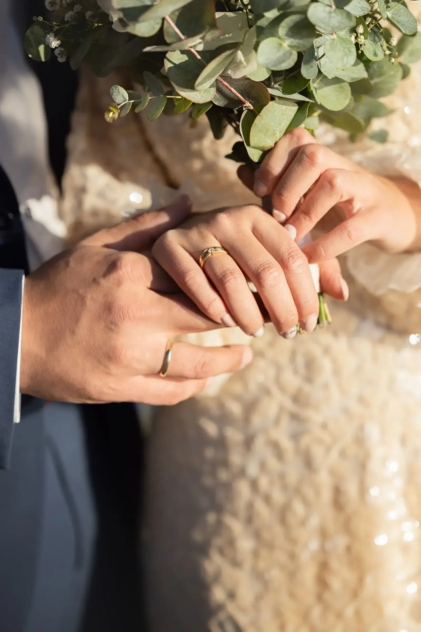 Emotionales Hochzeitsfoto nach der Trauung