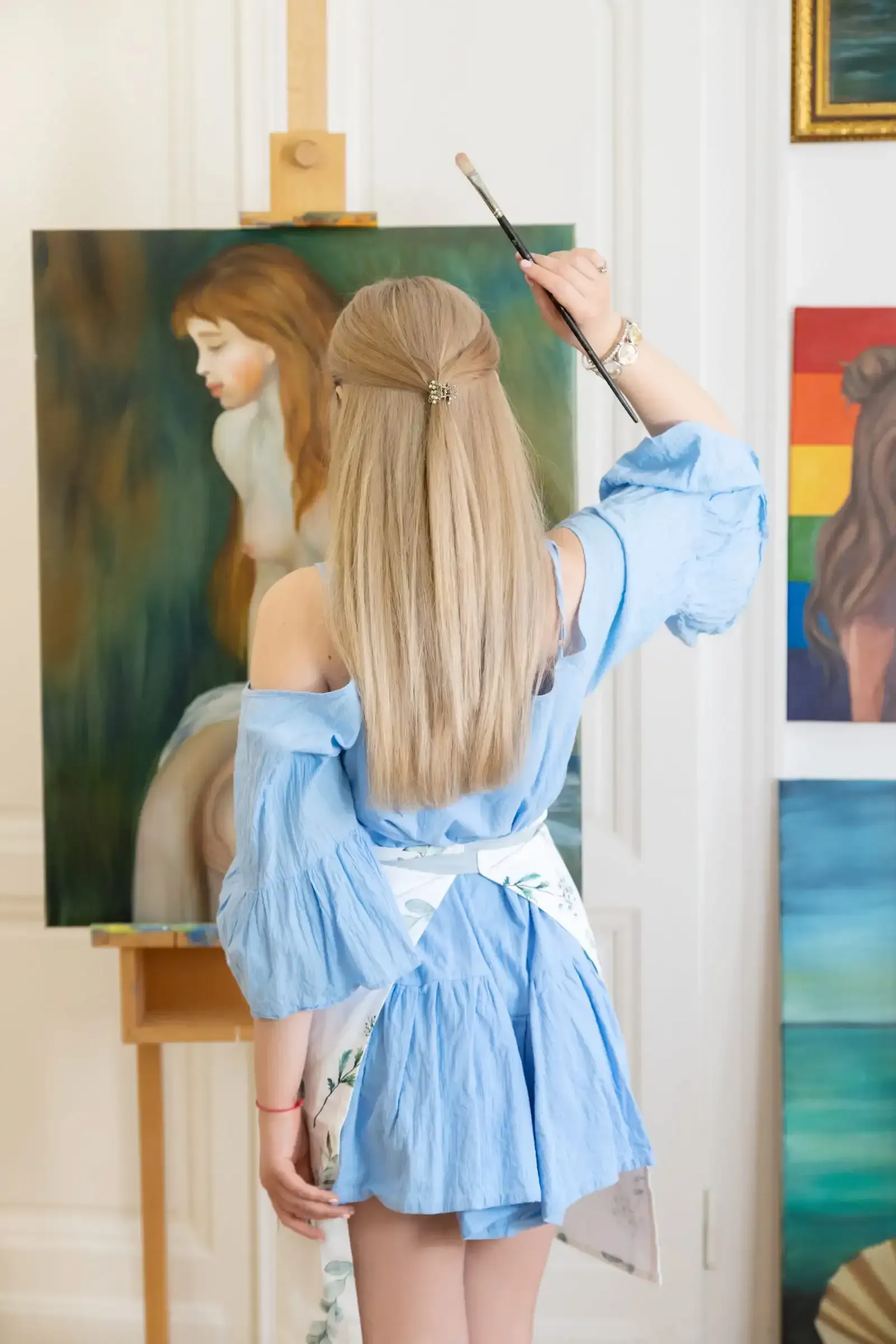 Kind beim Malen eines Portraits in Wien