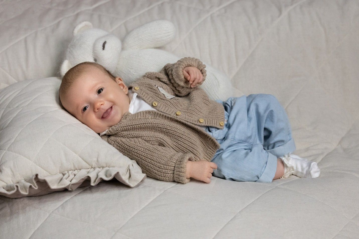 Baby schlafend im Korb bei Fotostudio 1020 in Wien