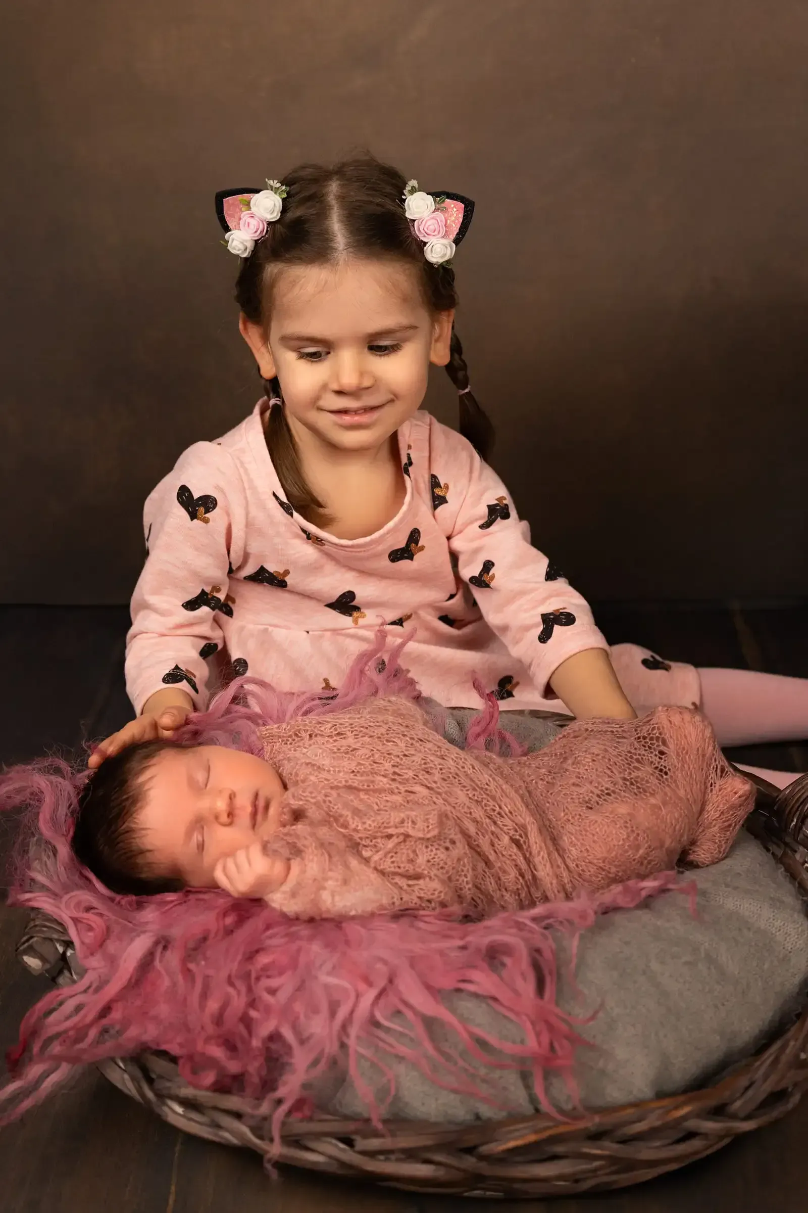 Newbornshooting Geschwisterfoto im Fotostudio 1020 in Wien