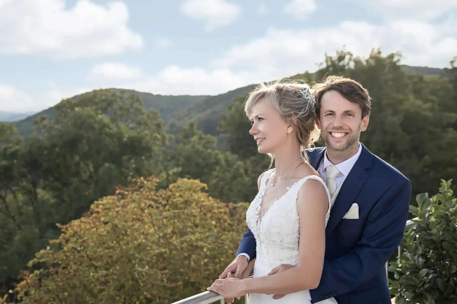 Panoramablick Hochzeitsfeier Brautpaar