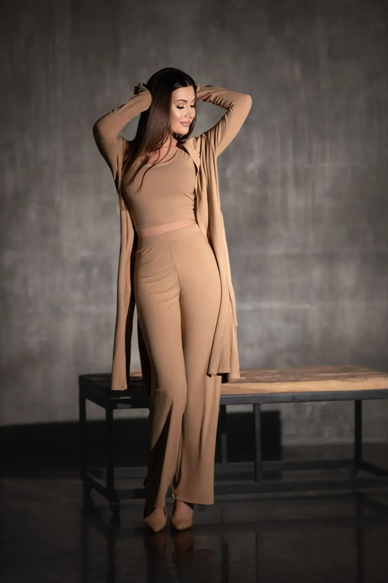 Shooting Frau braun bekleidet in Wien mit KAMERA LAB