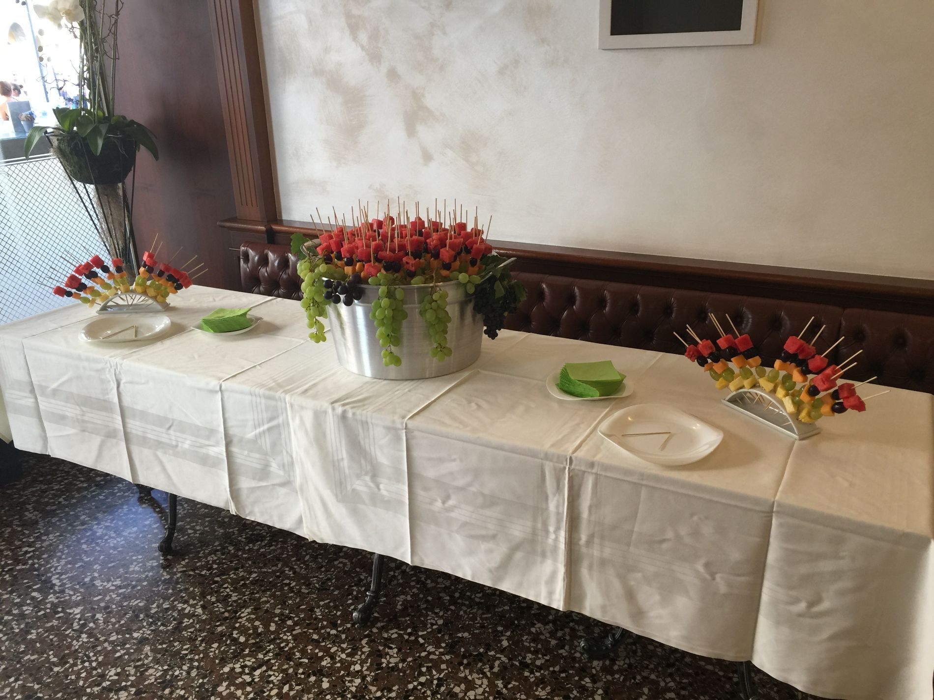 tavolo nella sala per eventi