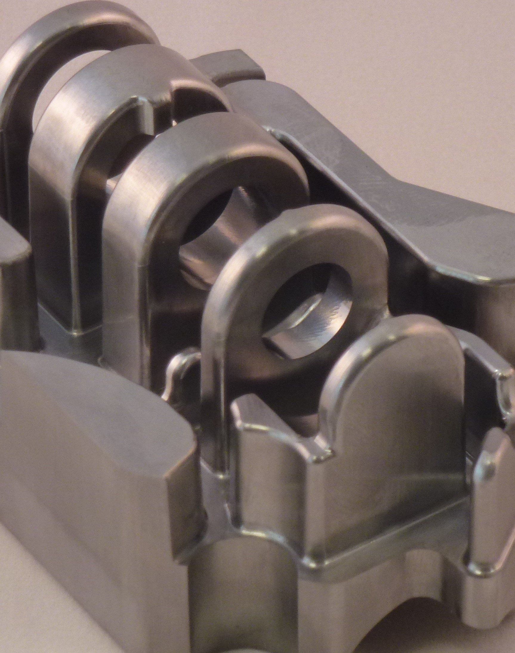 Een close-up van een metalen voorwerp met een gat in het midden