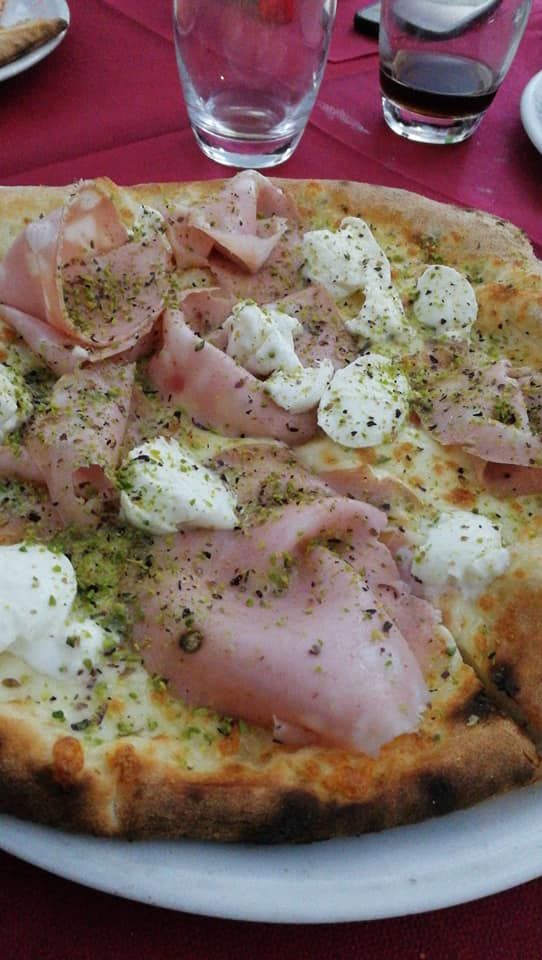 pizza alla mortadella