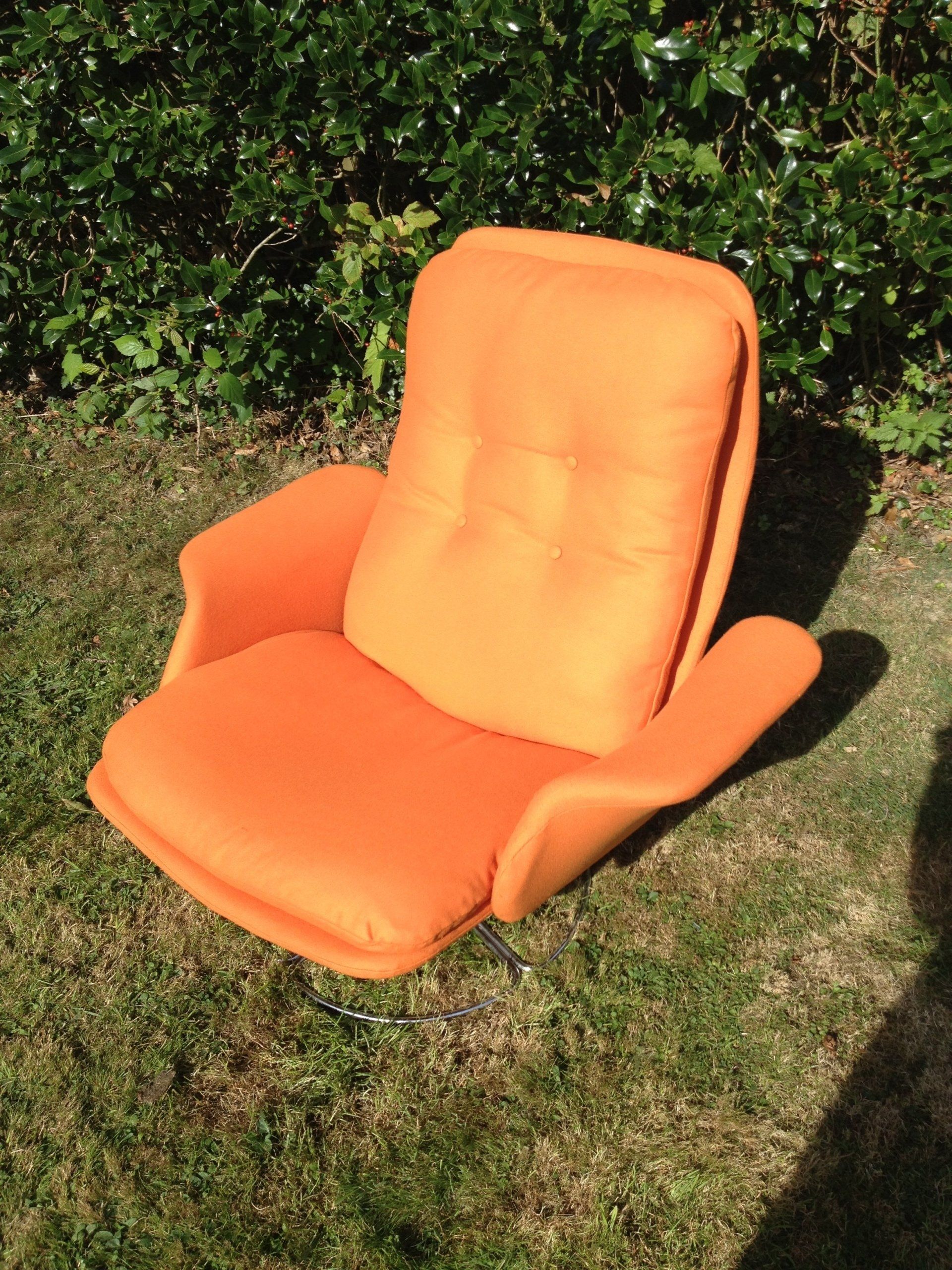 1970S VINTAGE RETRO SWIVELCHAIR WITH CHROME FOOT