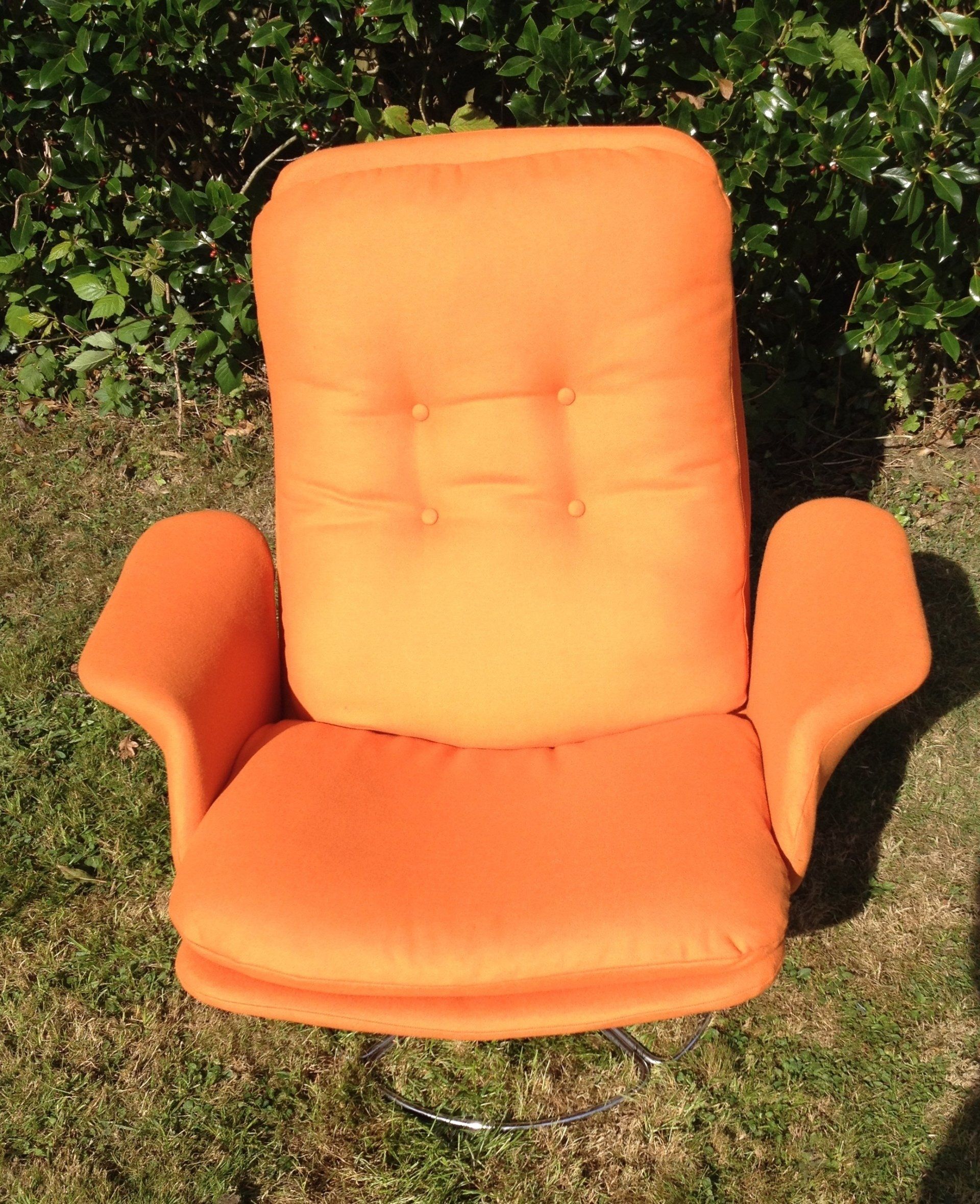 1970S VINTAGE RETRO SWIVELCHAIR WITH CHROME FOOT