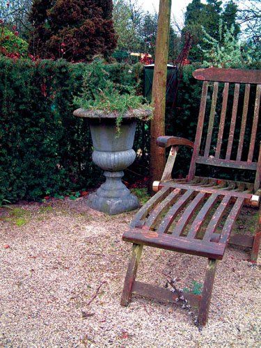 stone garden statue trafalgar vase