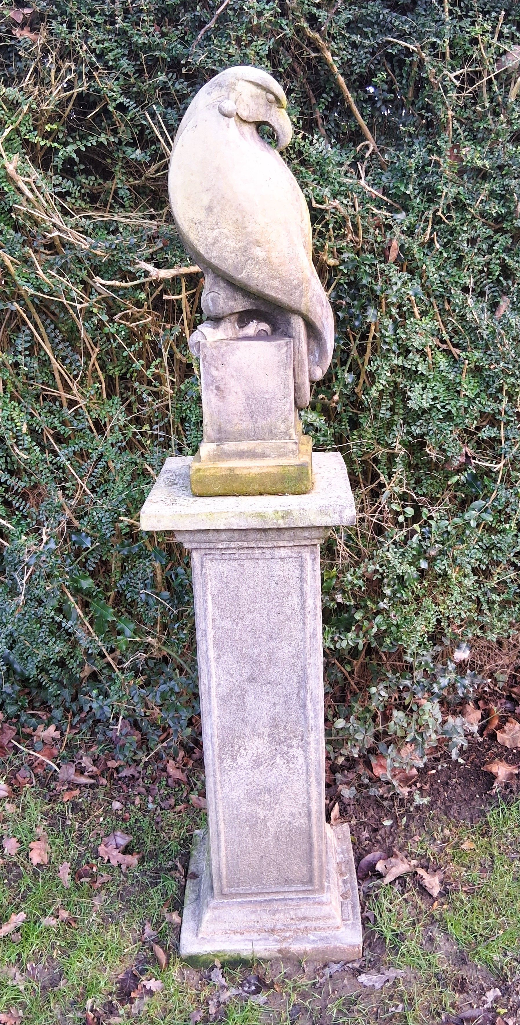eagle bird of prey falcon bird plinth stand pedestal stone garden statue