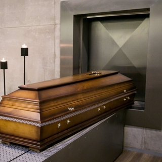 Mirusiųjų šarvojimo, kremavimo paslaugas