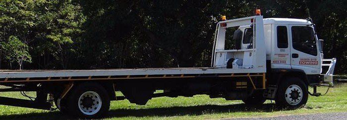 Isuzu 950 Tilt Tray — Areoglen, QLD — Barron River Towing