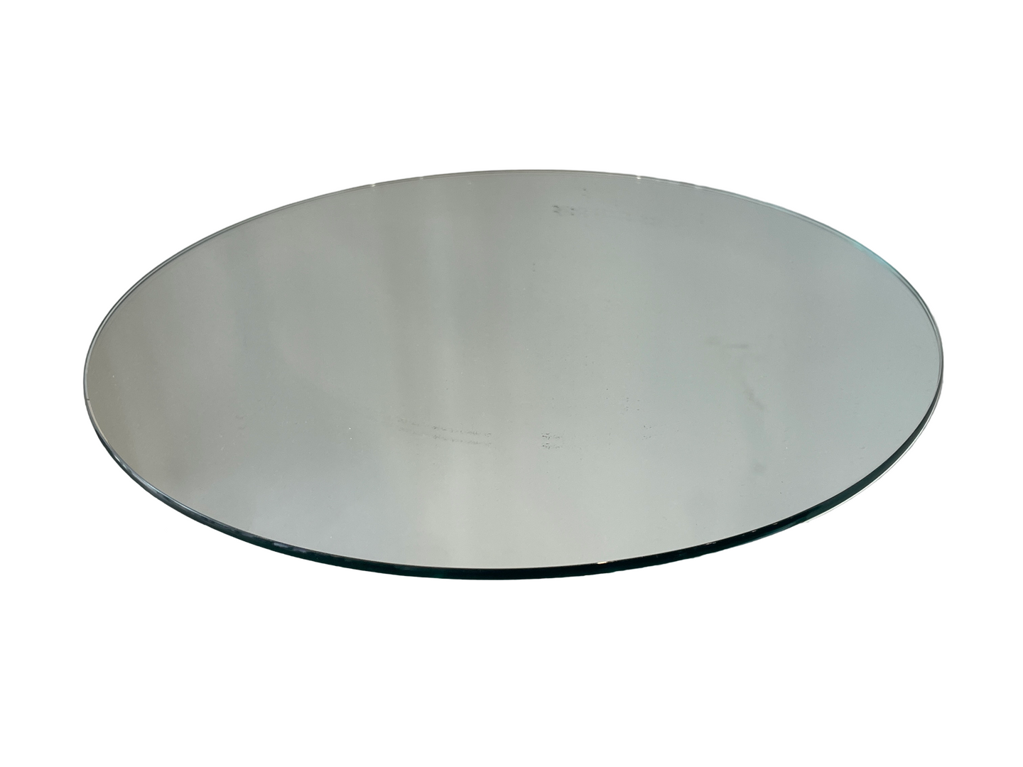 A round glass plate on a white background.