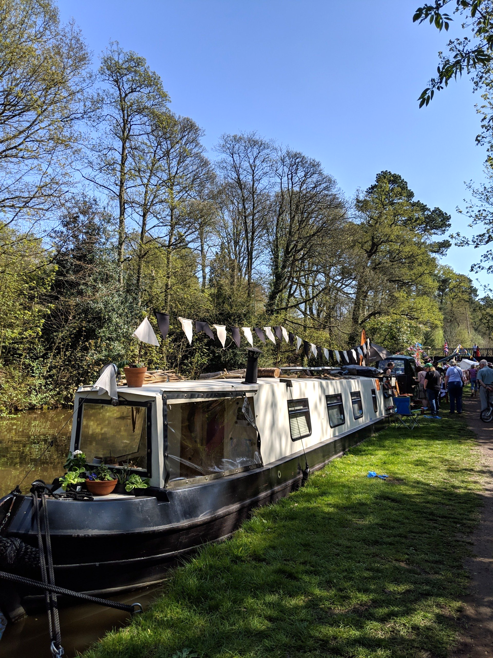 Waterways Gallery - Photograph by Sue Cartwright, Spiral Leaf