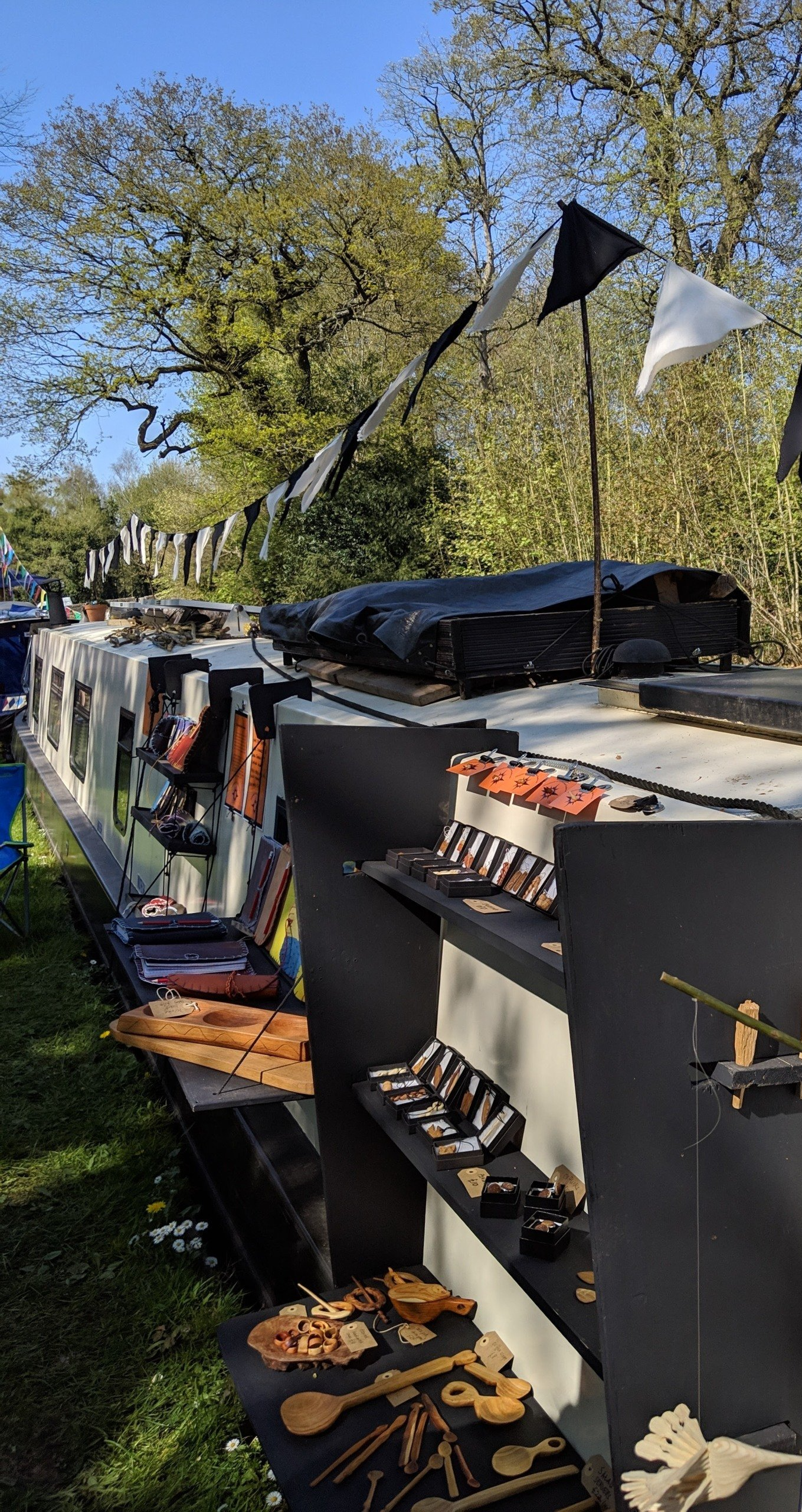 Waterways Gallery - Photograph by Sue Cartwright, Spiral Leaf