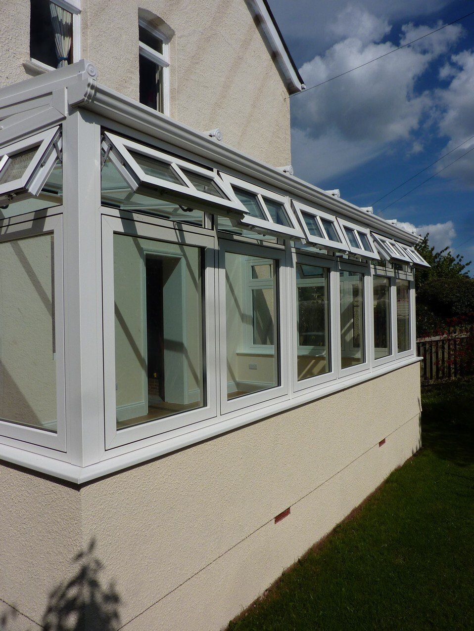 White woodgrain lean to Exmouth