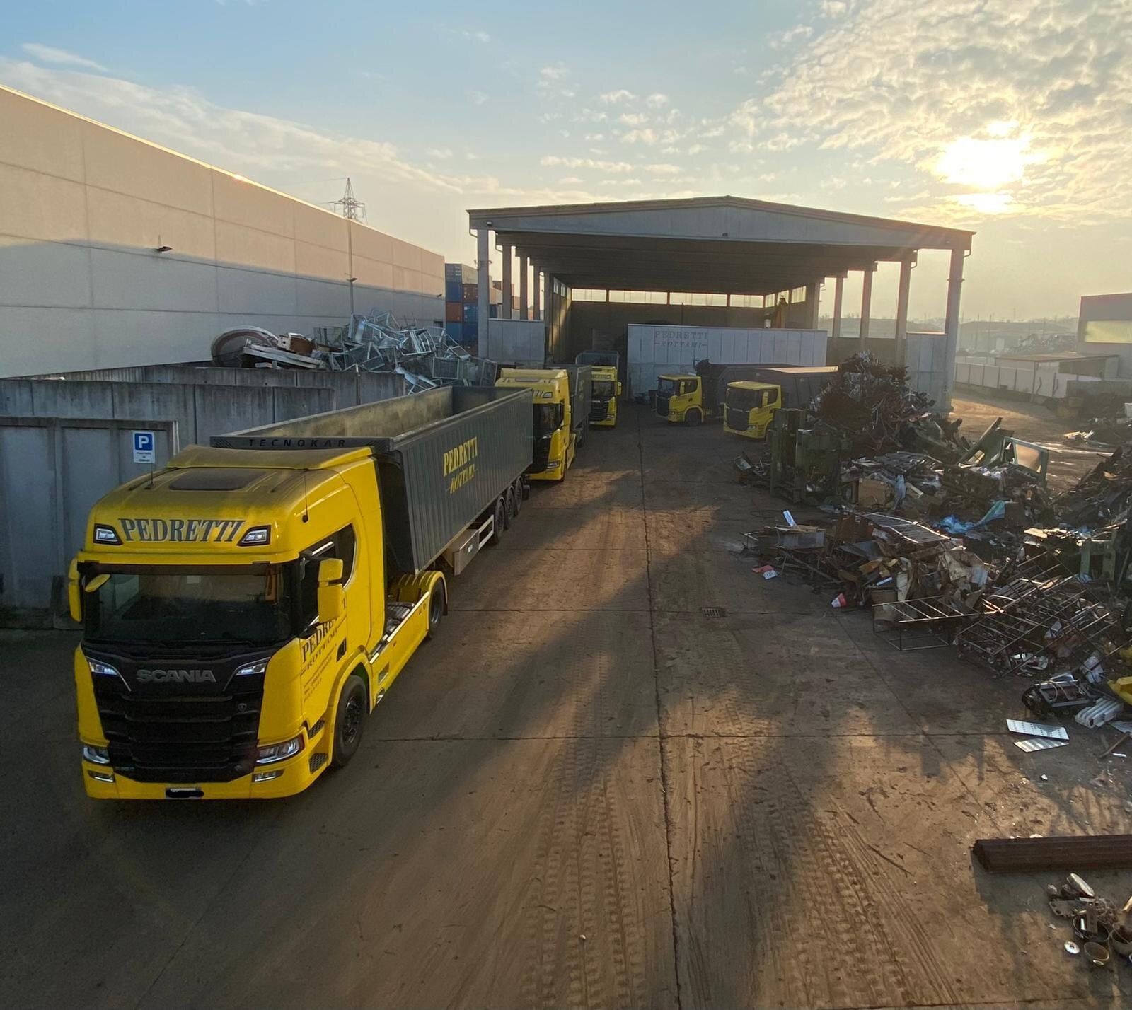 Camion scarrabile per rifiuti