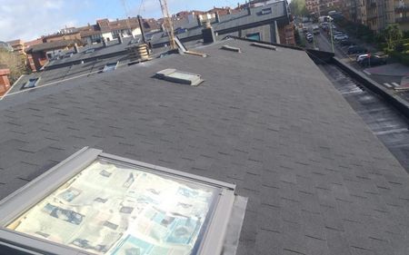 instalación de tejado de tejas de pizarra en comunidad de vecinos en Leganés, madrid