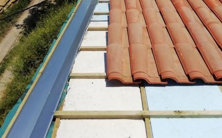 poner panel sandwich en una cubierta de tejas en una vivienda unifamiliar en Leganés, madrid