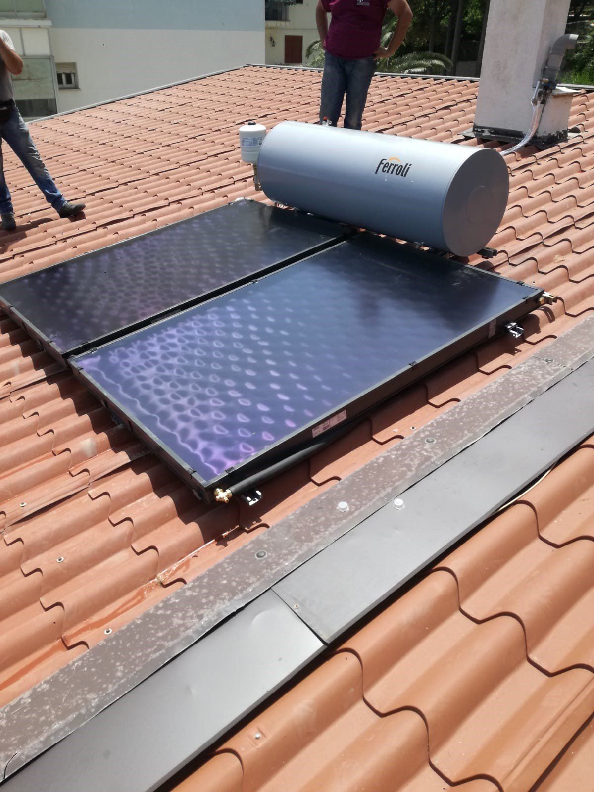 ECOTECH N Sistema a circolazione naturale con pannelli solari