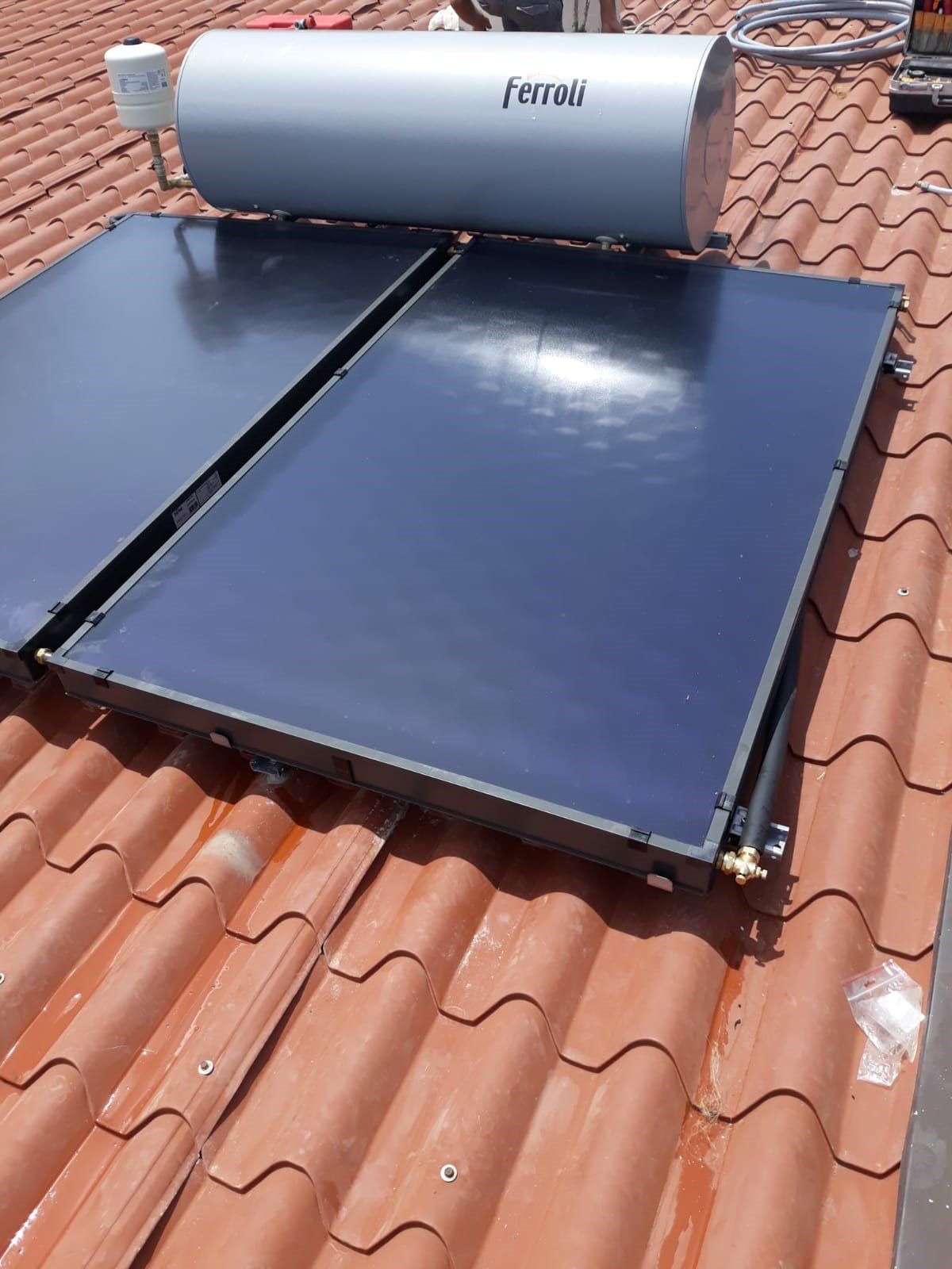 Sistema solare termico Ferroli su tetto
