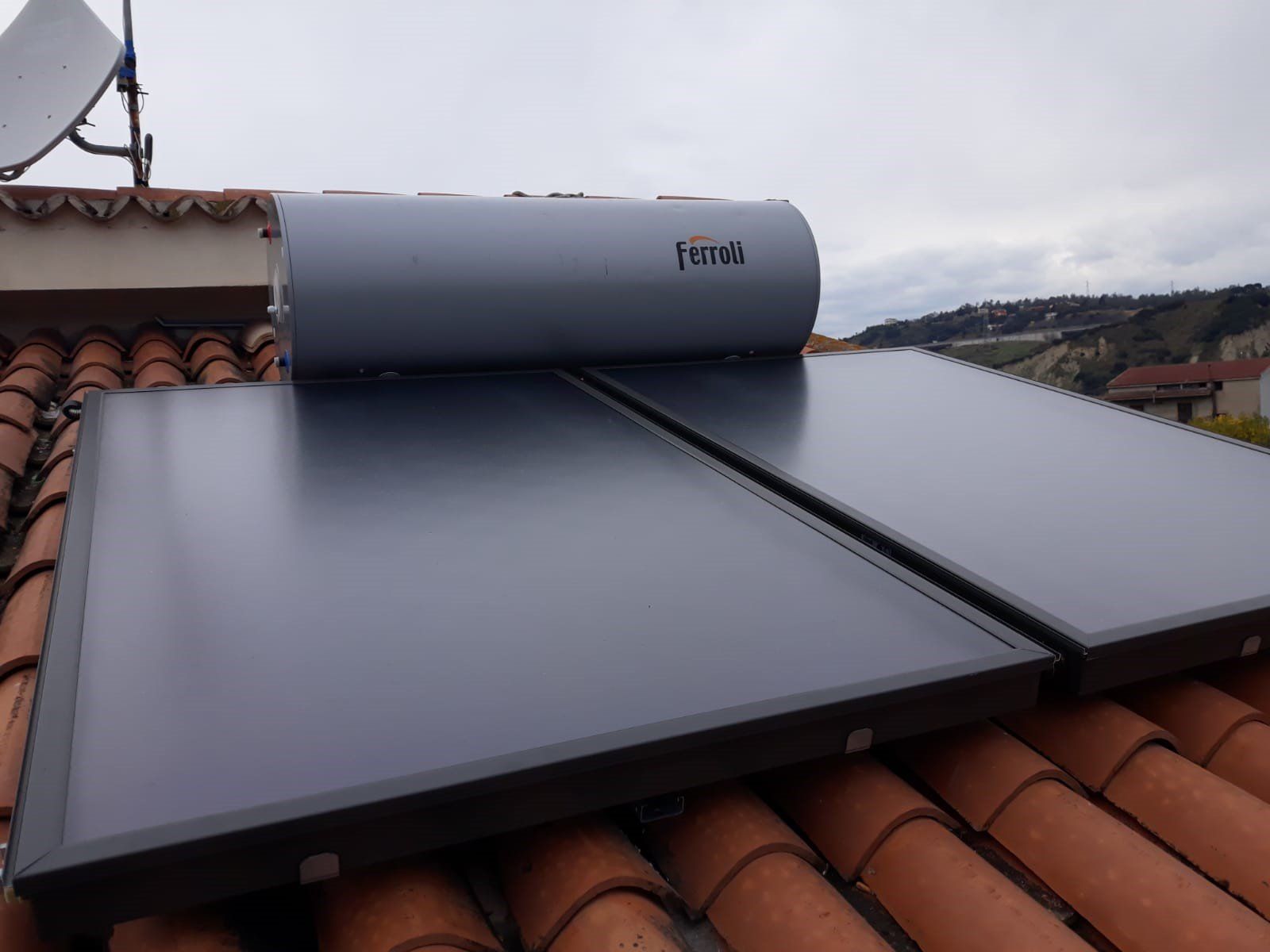 Sistema con pannelli solari termici Ferroli