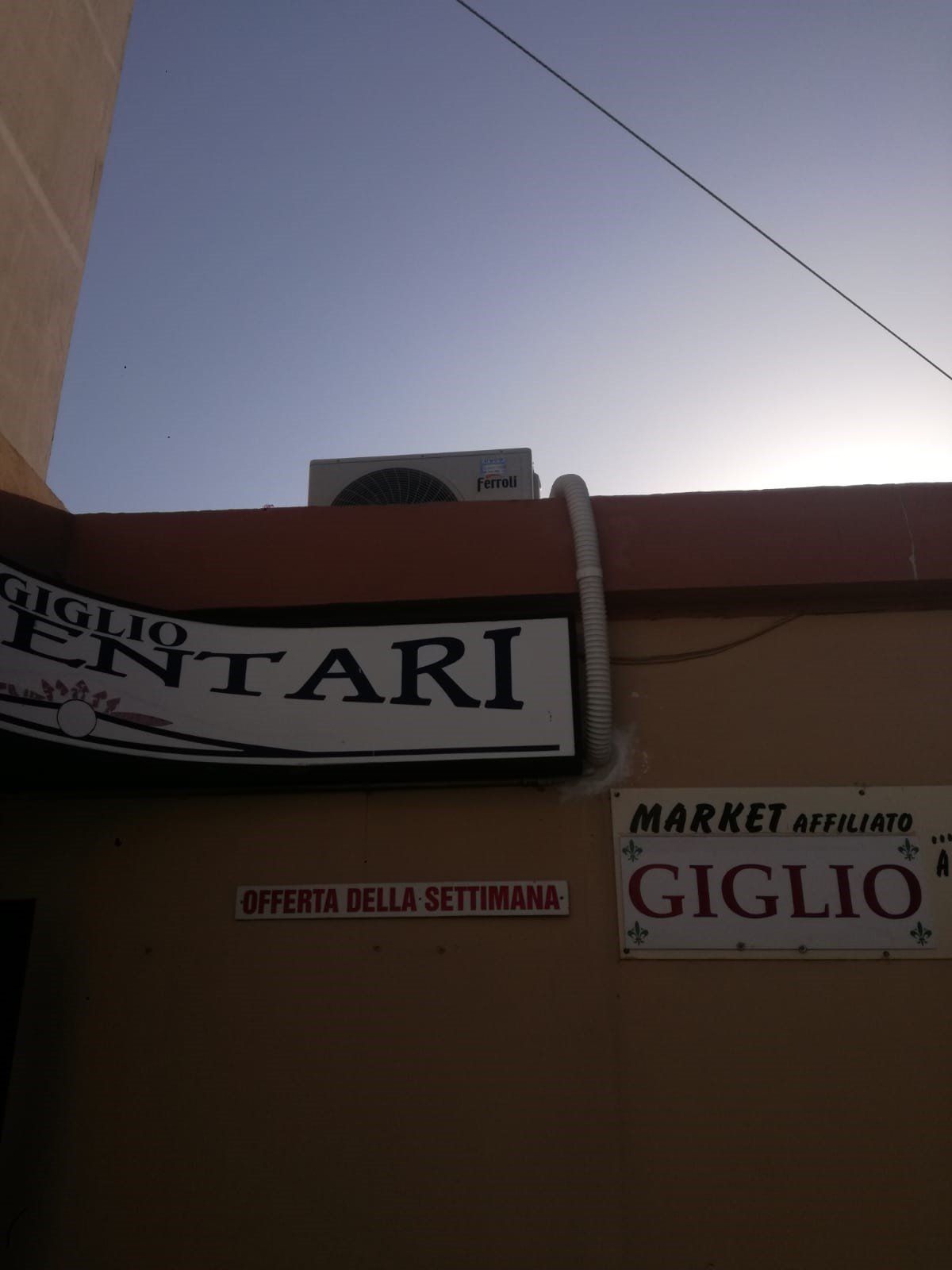 Motore di condizionatore d'aria visto dal basso