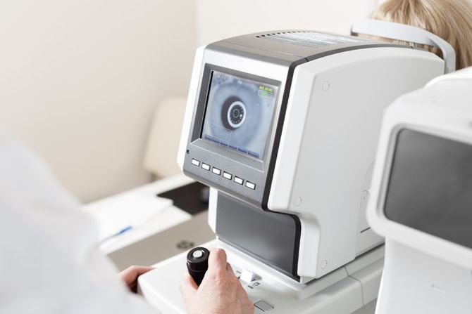 macchinario per visite oftalmologiche