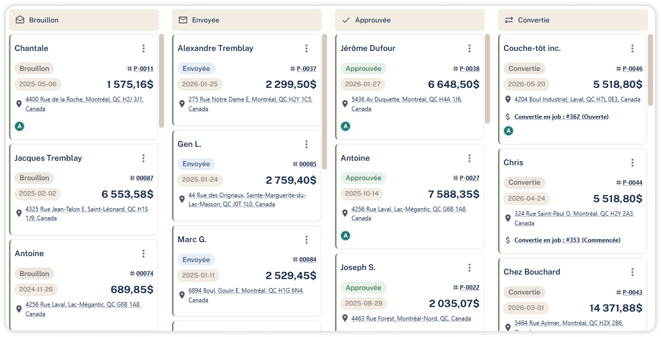 Tableau de bord de plusieurs cartes de compte avec soldes et récapitulatifs de transactions sur fond clair