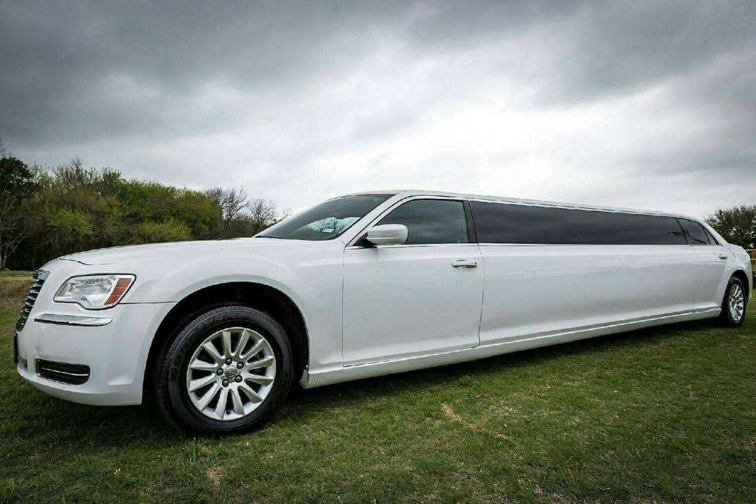 White limousine wedding in San Antonio, Texas