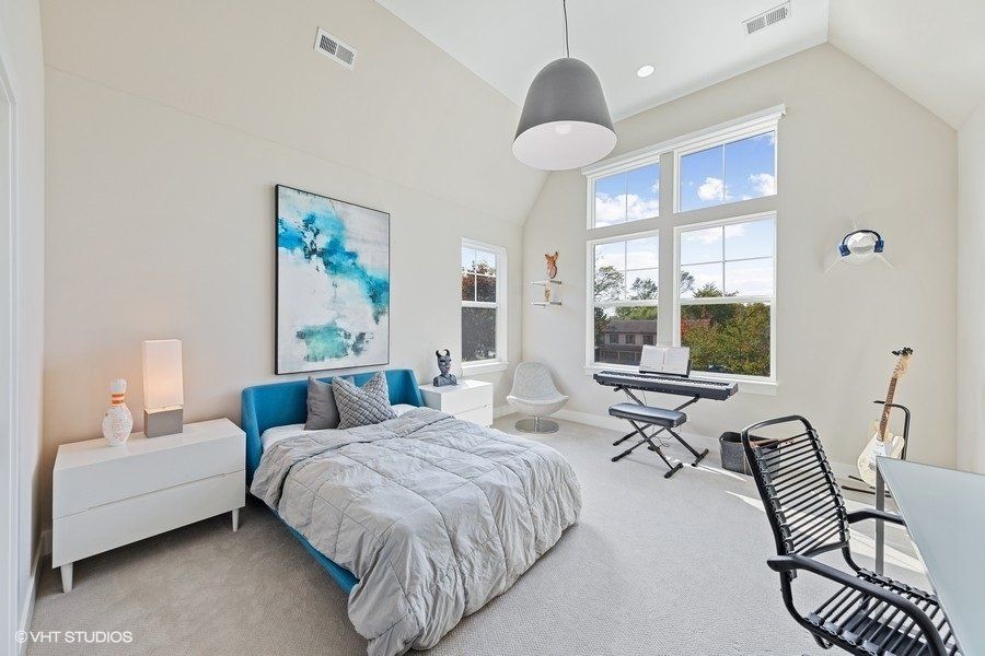 A bedroom with a bed , desk and chair