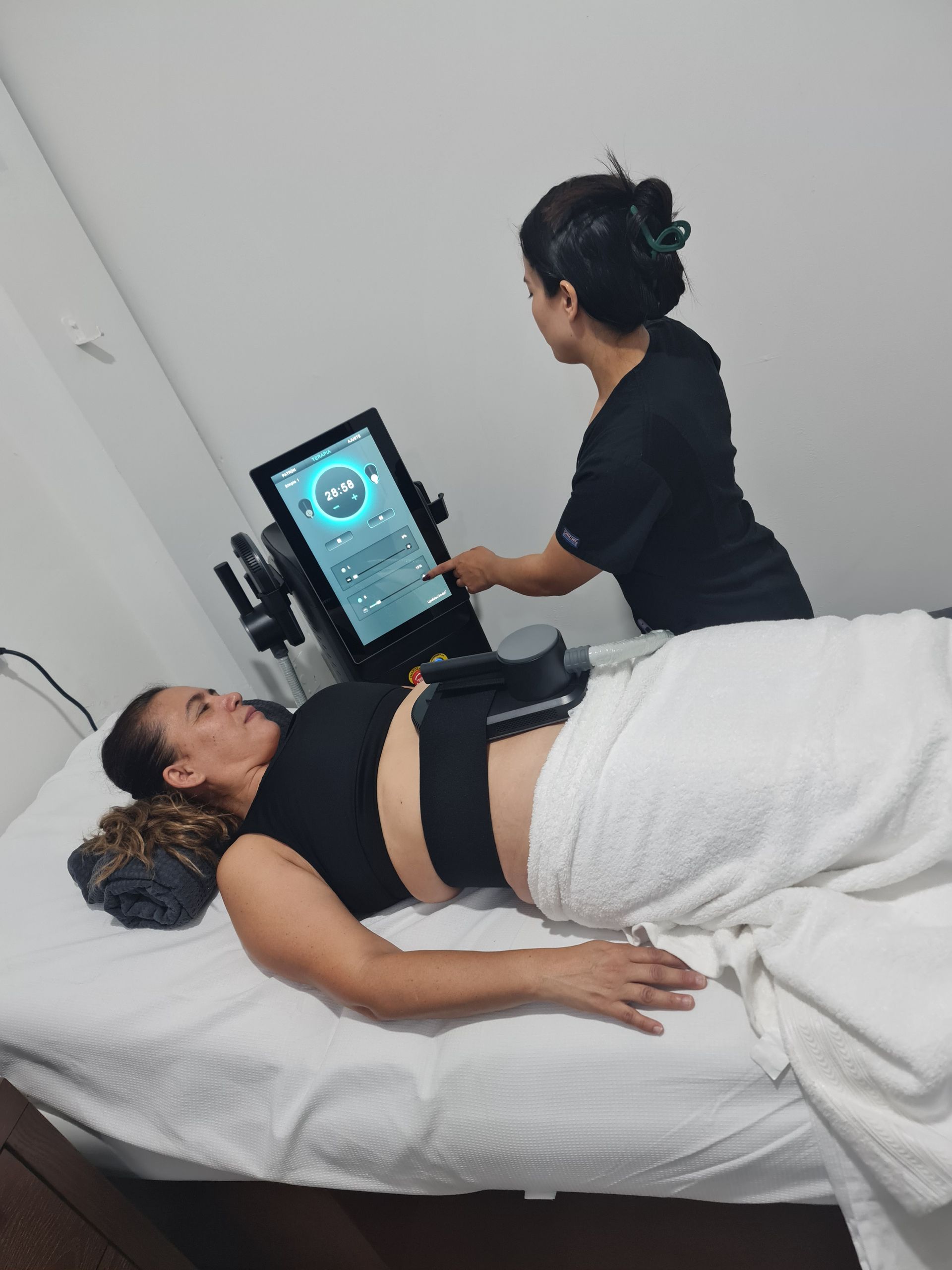 Tratamientos corporales innovadores en Mendara Clinica & Spa. Reduce medidas, tonifica músculos, mejora la elasticidad. ¡Reserva hoy! Teléfono: 477-921-4955.