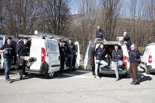 personale della ditta di sistemi di sicurezza